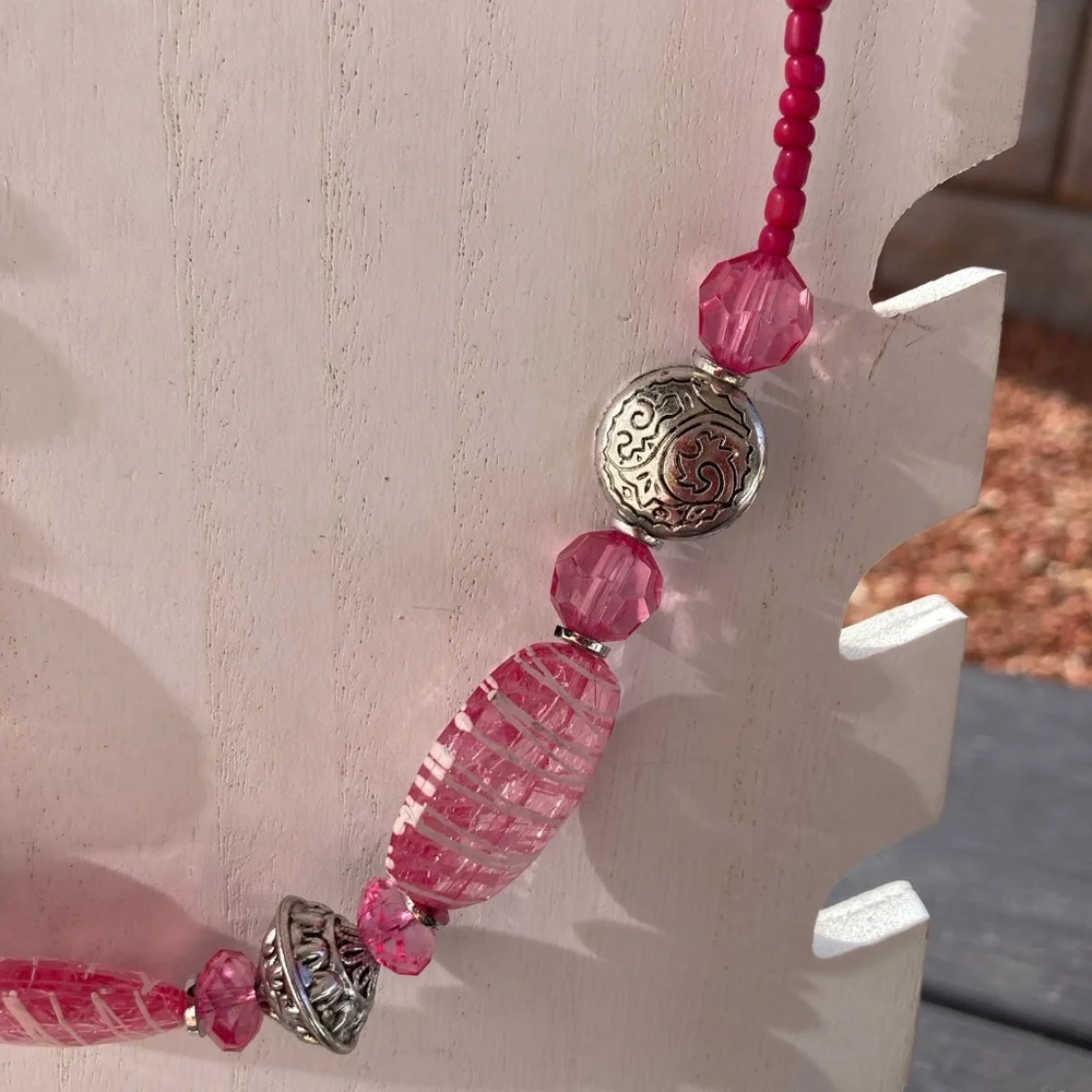 Pink Acrylic Bead Necklace Silvertone etched 21”